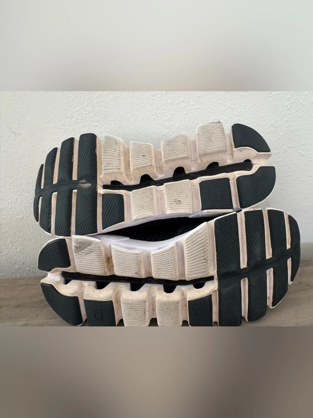 On Women's Cloudswift Shoes in Black/Rock